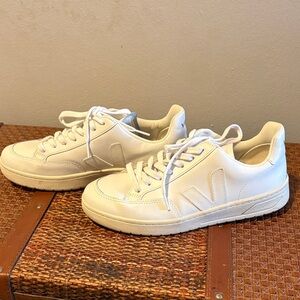 White Women’s Veja Low-Top Leather Sneakers